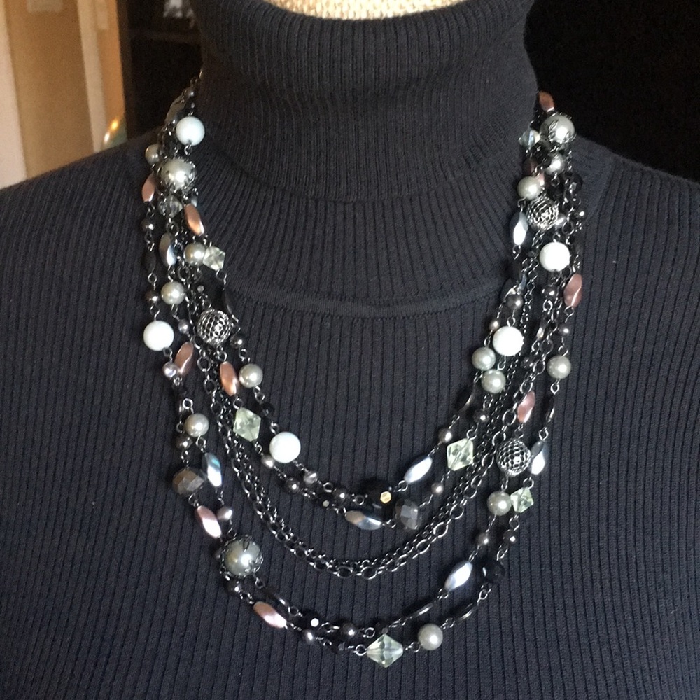 Lia Sophia Necklace. Rose, Grey, Black.